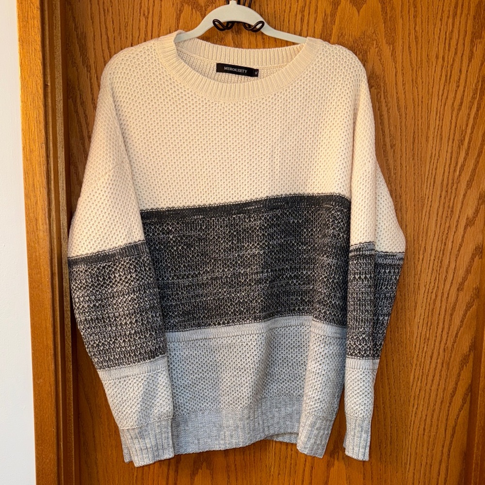 NWOT Elegant Cream and Gray Crewneck Color block Sweater